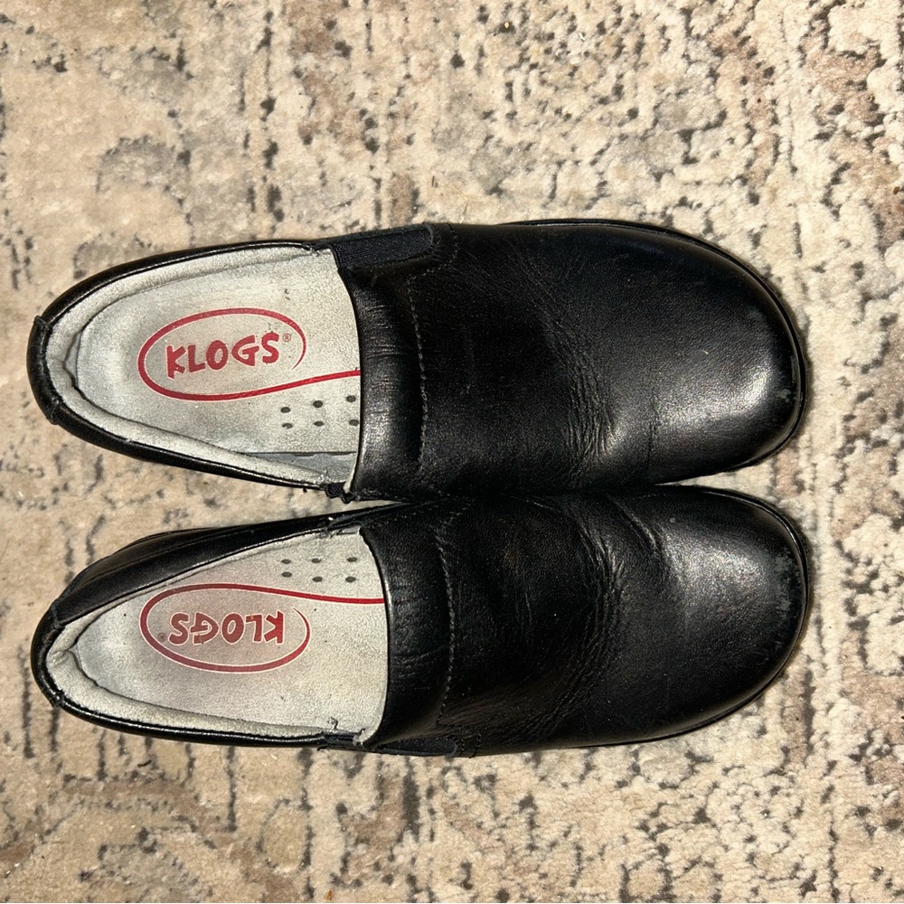 Klogs women’s Classic Black leather clogs Size 8 good condition